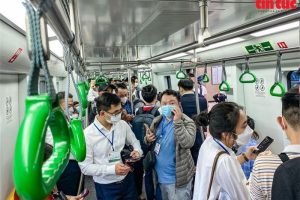 Hà Nội: Người dân háo hức xếp hàng trải nghiệm đường sắt Cát Linh-Hà Đông